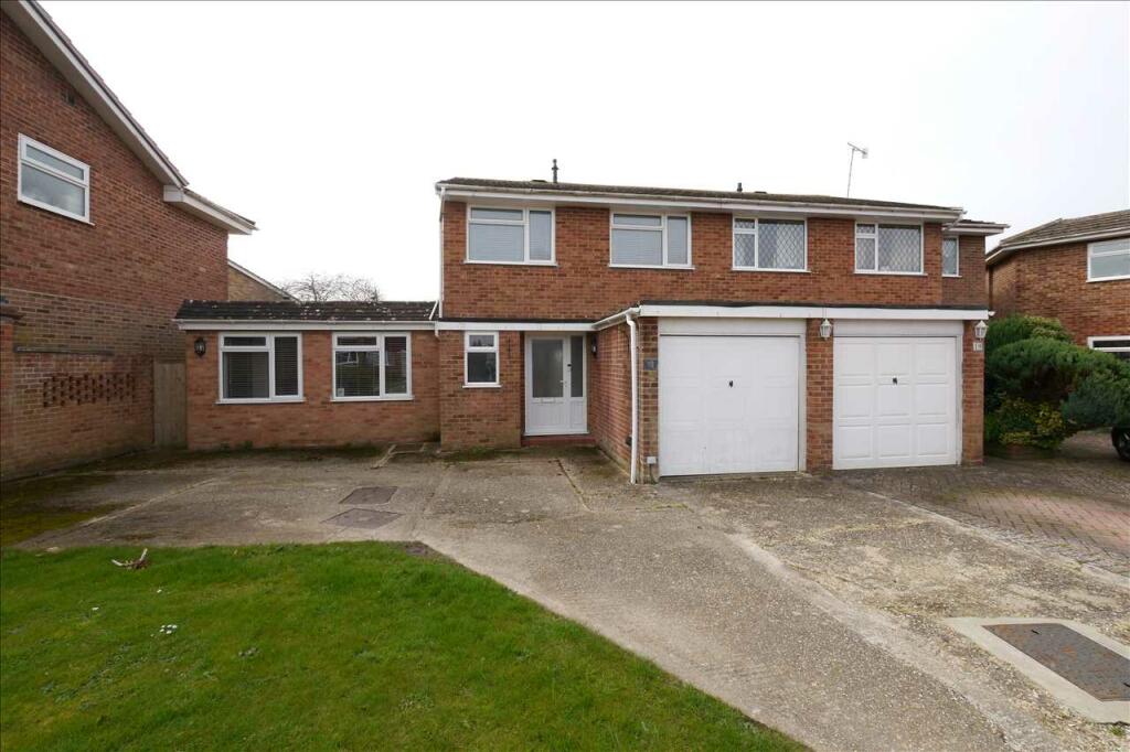 3 bedroom semi-detached house for rent in Crosby Close, Worthing, BN13