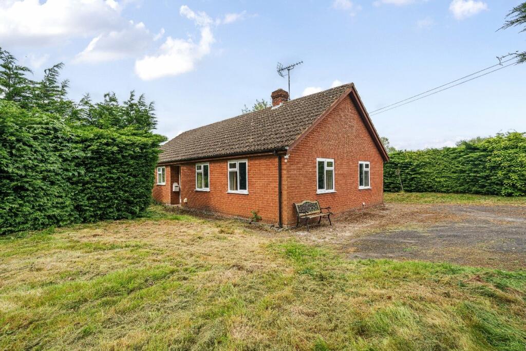 3 bedroom bungalow for sale in Luston, Leominster, Herefordshire, HR6