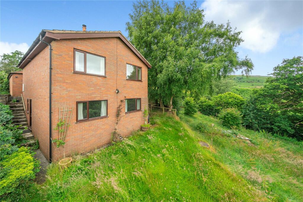 4 bedroom detached house for sale in Cleeton St. Mary, Kidderminster