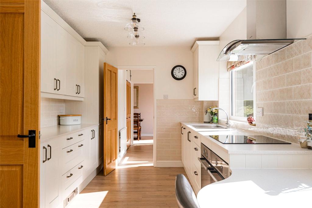 4 bedroom detached house for sale in Poplar Road, Newtown, Powys, SY16