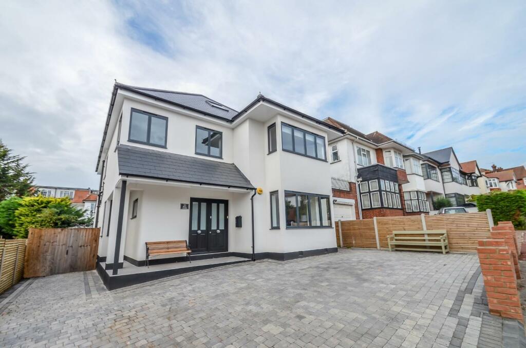 5 bedroom detached house for sale in Mount Avenue, Chalkwell, SS0