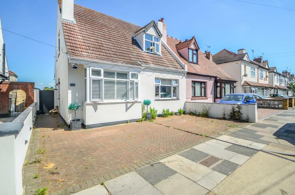 Main image of property: North Avenue, Southend-On-Sea