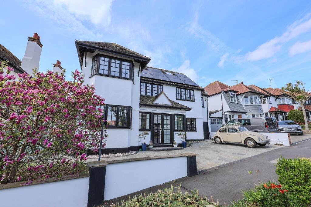 Main image of property: The Drive, Westcliff-On-Sea