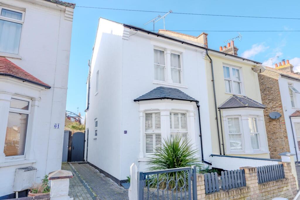 Main image of property: Leighville Grove, Leigh-On-Sea