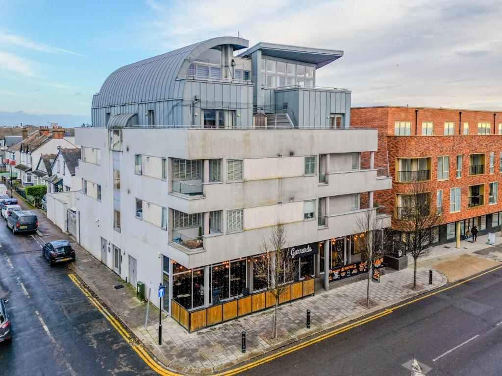 Main image of property: Broadway, Leigh-On-Sea