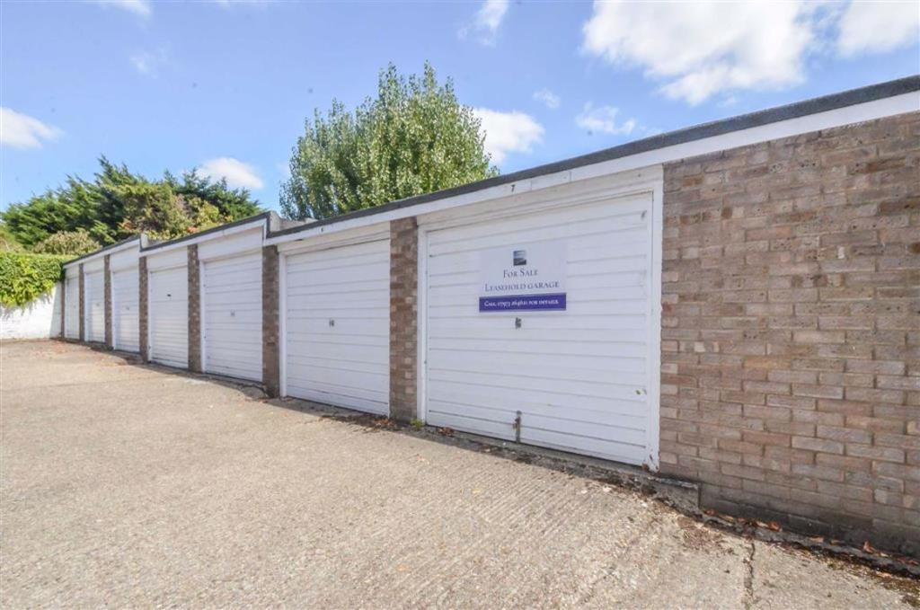 Garage for sale in Hadleigh Road, Leighonsea, Essex, SS9