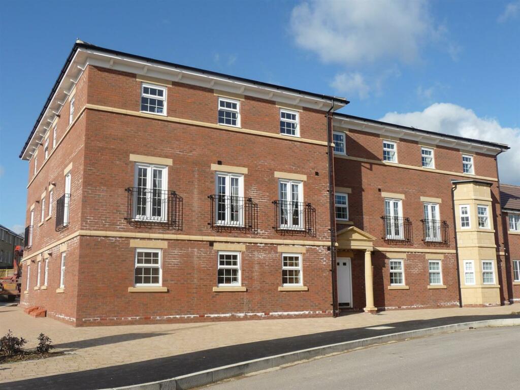 2 bedroom flat for rent in Redhouse, SN25