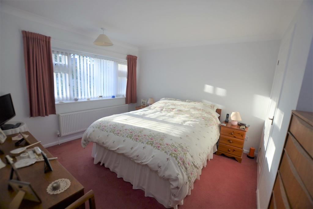 4 bedroom detached house for sale in Capesthorne Close, Holmes Chapel, CW4