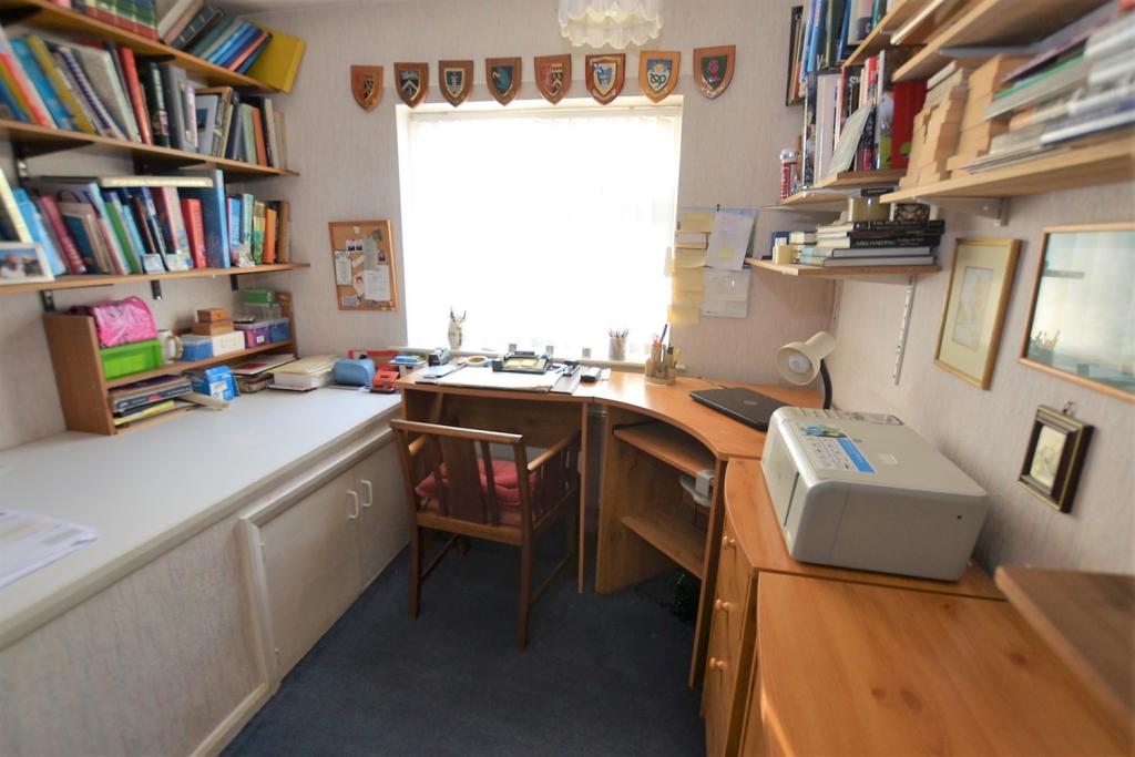 4 bedroom detached house for sale in Capesthorne Close, Holmes Chapel, CW4