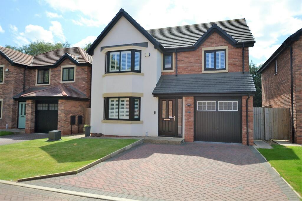 4 bedroom detached house for sale in Sutton Place, Sandbach, CW11