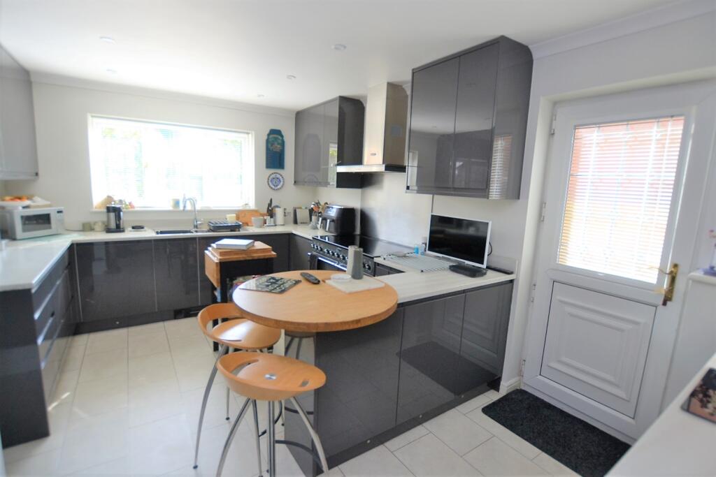 Additional property image - Troon Close, Holmes Chapel