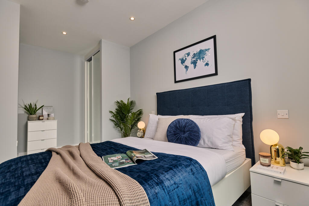 Main image of property: Apo - Kew Bridge