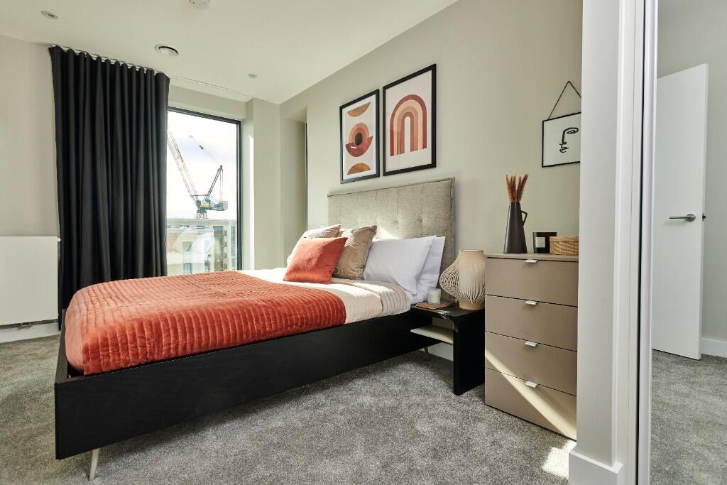 Main image of property: Apo - Kew Bridge