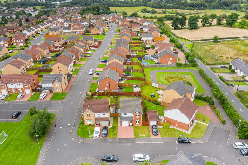 4 bedroom detached house for sale in 83 Blackhill Drive, Summerston