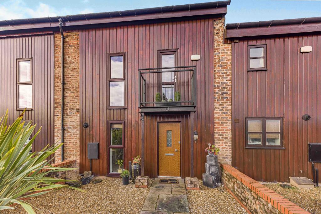 Main image of property: 5 Ackers Barn Courtyard, Carrington