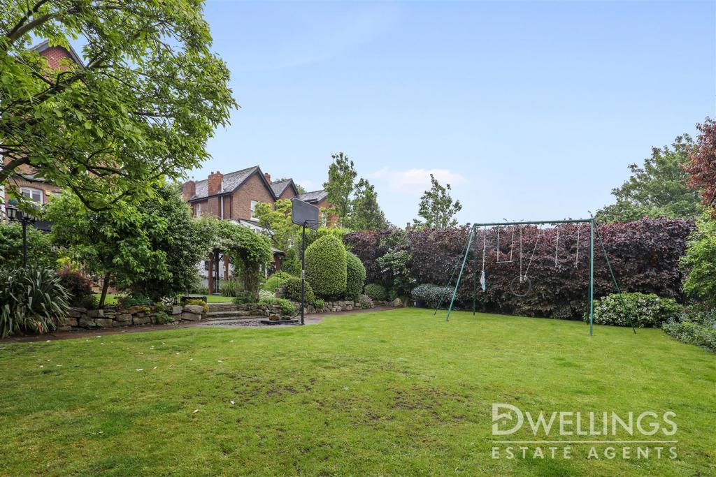 5 bedroom detached house for sale in Alexandra Road, BurtonOnTrent, DE15