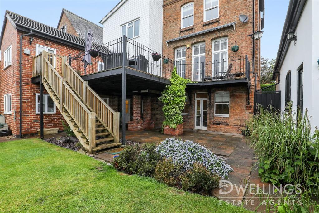 5 bedroom detached house for sale in Alexandra Road, BurtonOnTrent, DE15