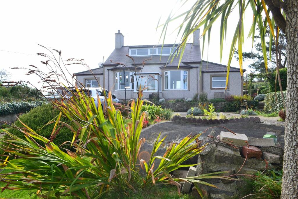 3 bedroom detached house for sale in Morfa Nefyn, Pen Llyn Peninsula, LL53
