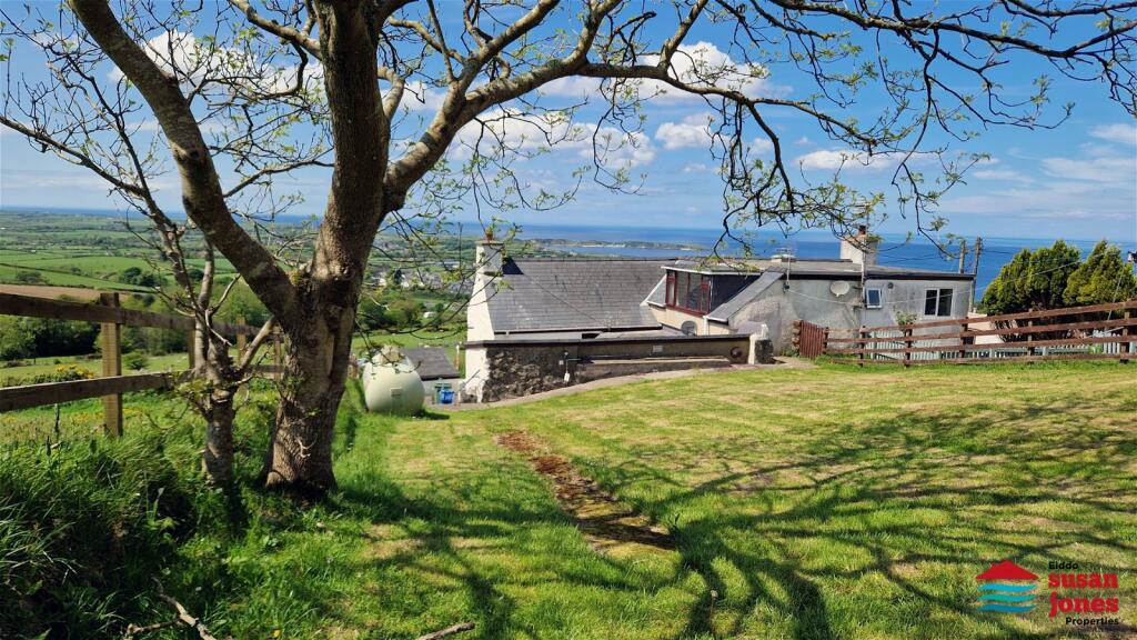 3 bedroom semidetached house for sale in Mynydd Nefyn, Nefyn, LL53