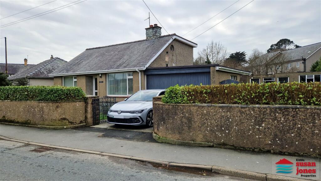 4 bedroom detached house for sale in Rhosfwyn, Criccieth, LL52