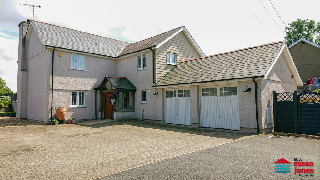 Main image of property: Chwilog, Pwllheli LL53