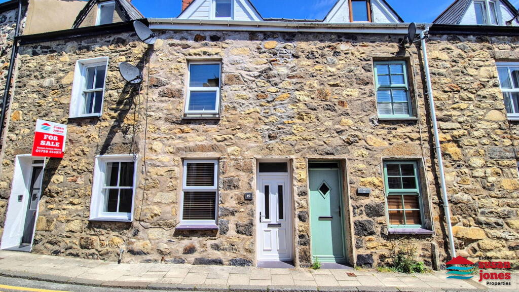 Main image of property: Stryd Kingshead Street, Pwllheli, LL53