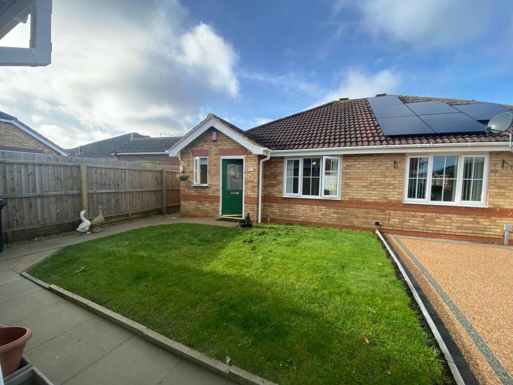 2 bedroom bungalow for rent in Courtfields, Market Deeping