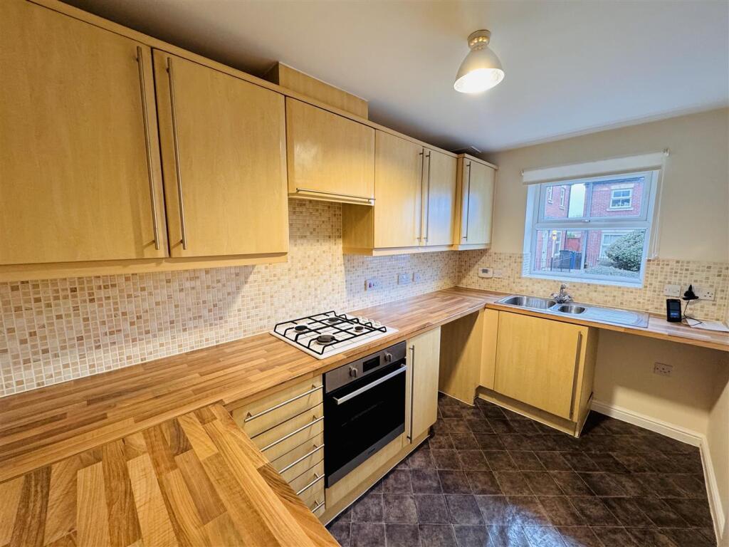 Main image of property: Drovers Close, Uttoxeter, ST14 7FH