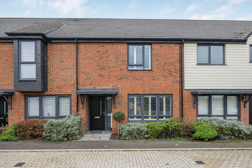 Main image of property: Park View, Chigwell, IG7
