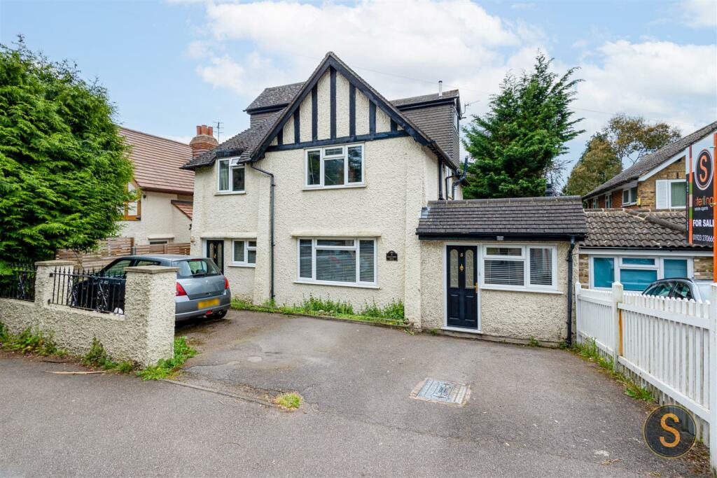 5 bedroom detached house for sale in Gallows Hill, Kings Langley, WD4