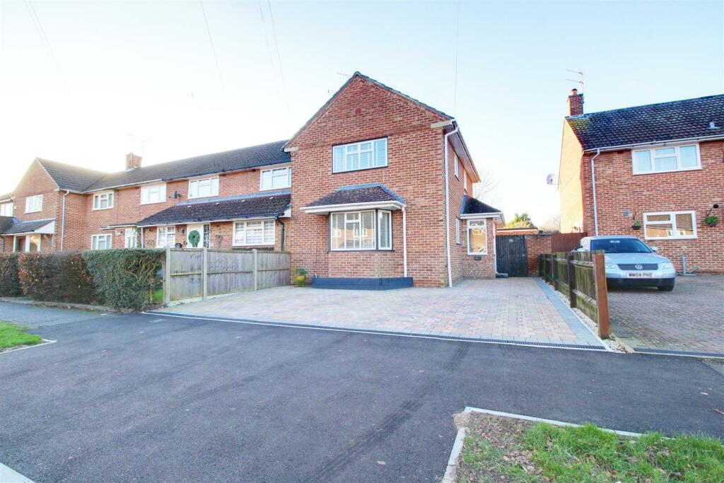2 bedroom semidetached house for sale in Widmore Drive, Hemel