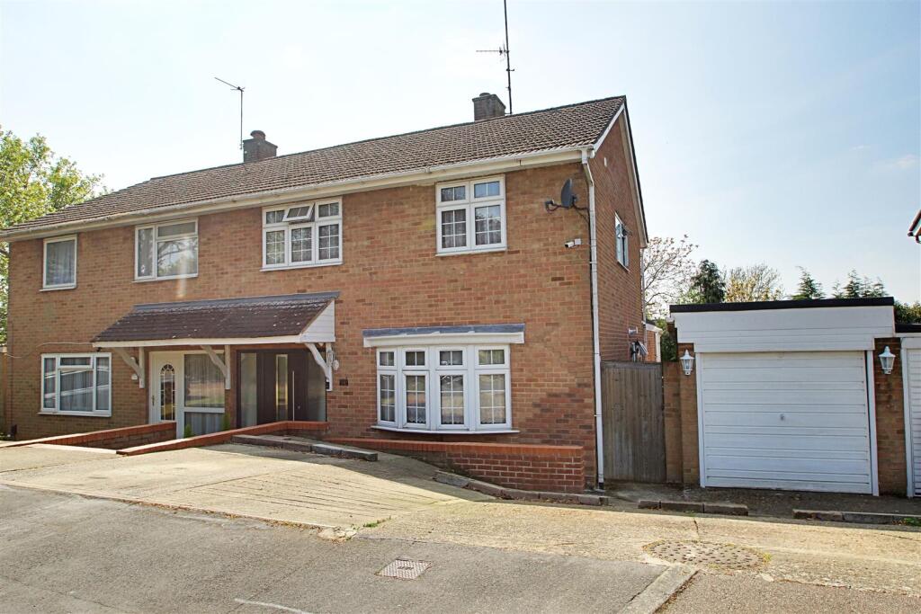 Main image of property: Fouracres Walk, Hemel Hempstead