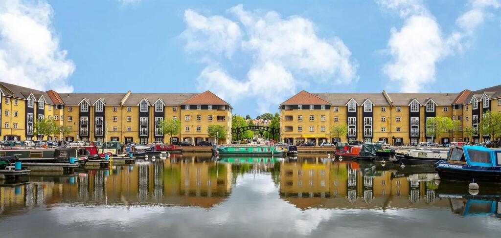 Main image of property: Evans Wharf, Hemel Hempstead