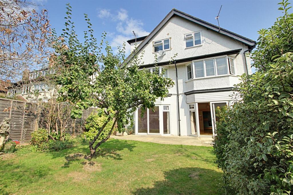 Main image of property: 32 Langley Hill, Kings Langley