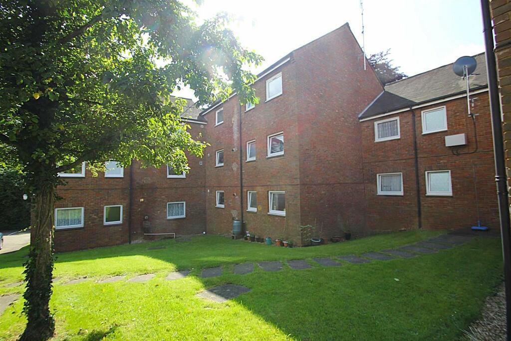 Main image of property: Flat 3 Little Hayes, High Street, Kings Langley