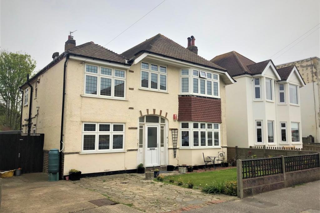 2 bedroom flat for sale in Wallace Avenue, Worthing, West Sussex, BN11