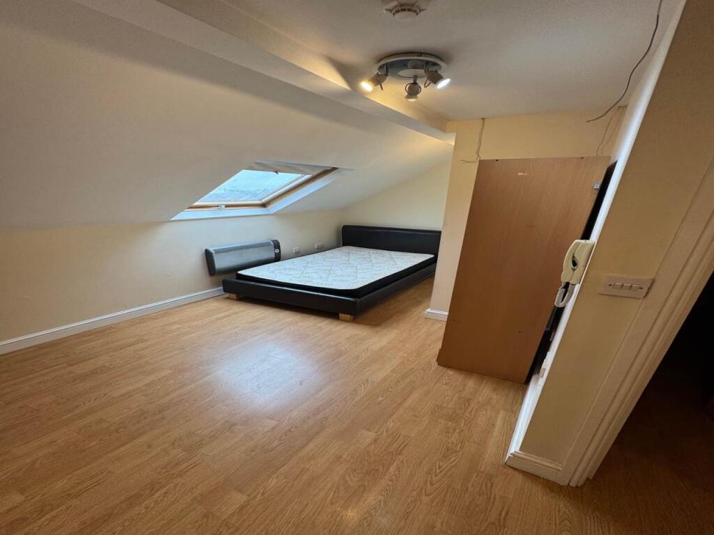 Main image of property: Flat 4 34 Penarth Road, Cardiff,