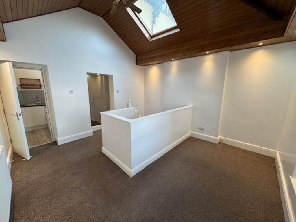 Main image of property: The Parade, Roath, Cardiff