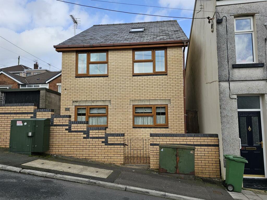 4 bedroom detached house for sale in Paget Street, Ynysybwl, Pontypridd