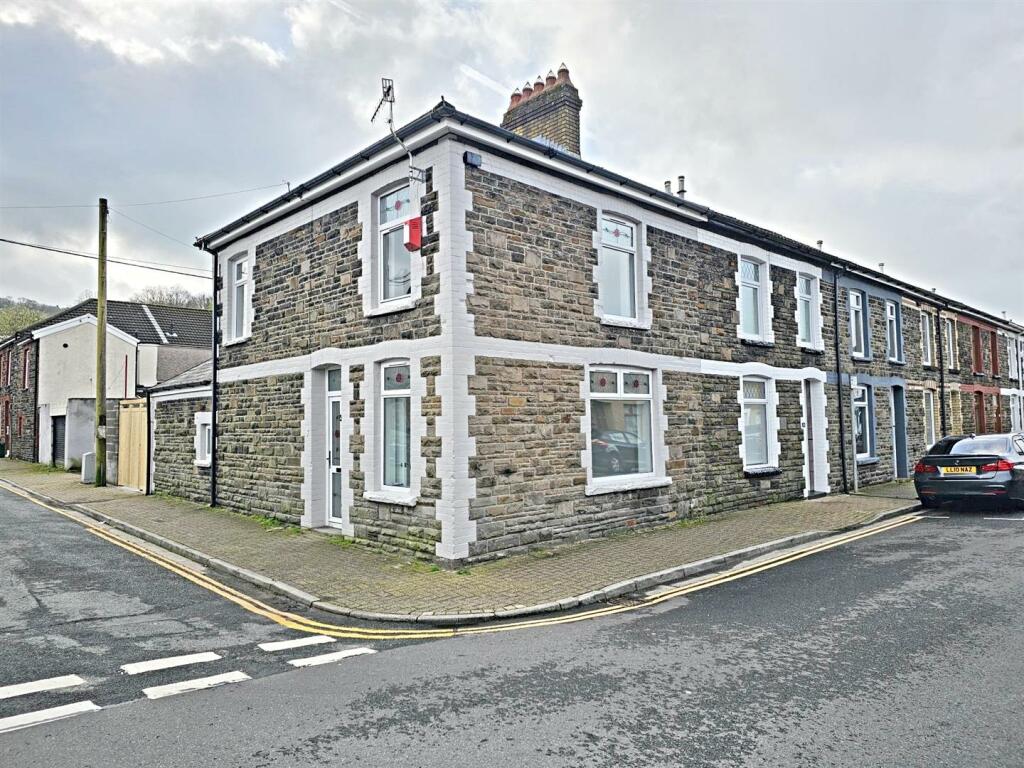 3 bedroom end of terrace house for sale in North Street, Trallwn