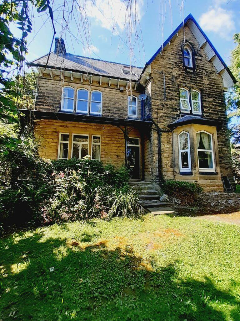 Main image of property: FLAT 2, 9 PARK VILLAS, ROUNDHAY, LEEDS, LS8 1DL.