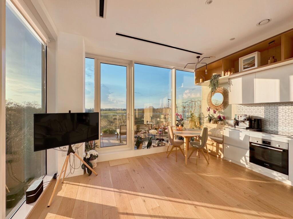 Main image of property: Vonder, 
Great West Road, TW8