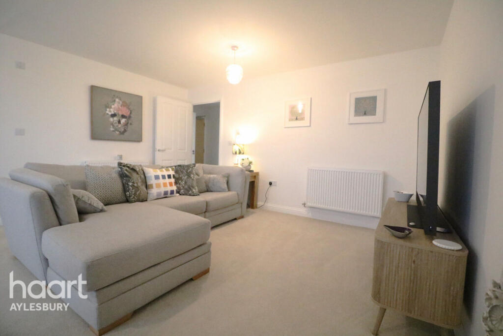 Main image of property: Farmingdale Close, Aylesbury