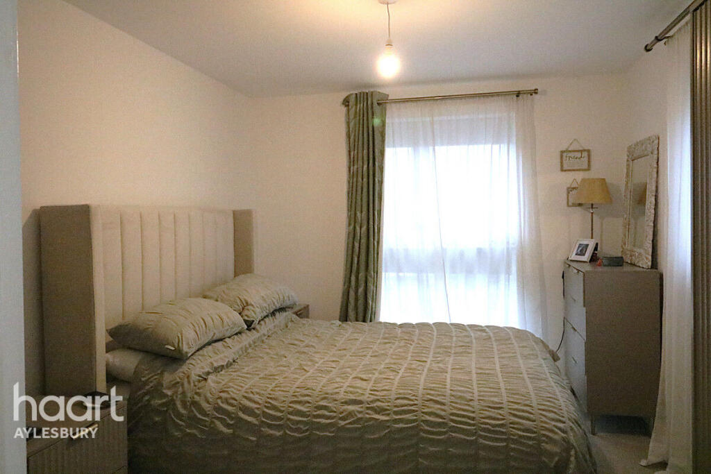 Main image of property: Farmingdale Close, Aylesbury