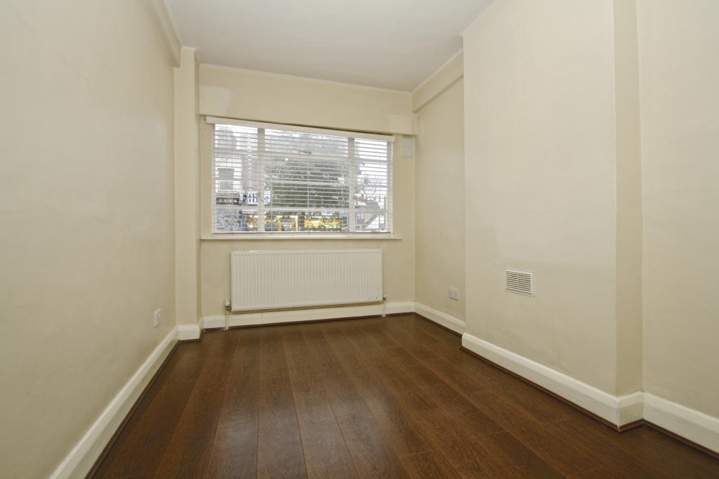 3 bedroom flat for rent in Forest Hill Road, London, SE22