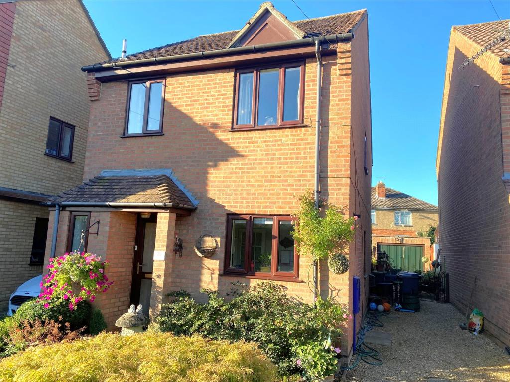 3 bedroom detached house for sale in Kingswell Grove, Ensbury Park