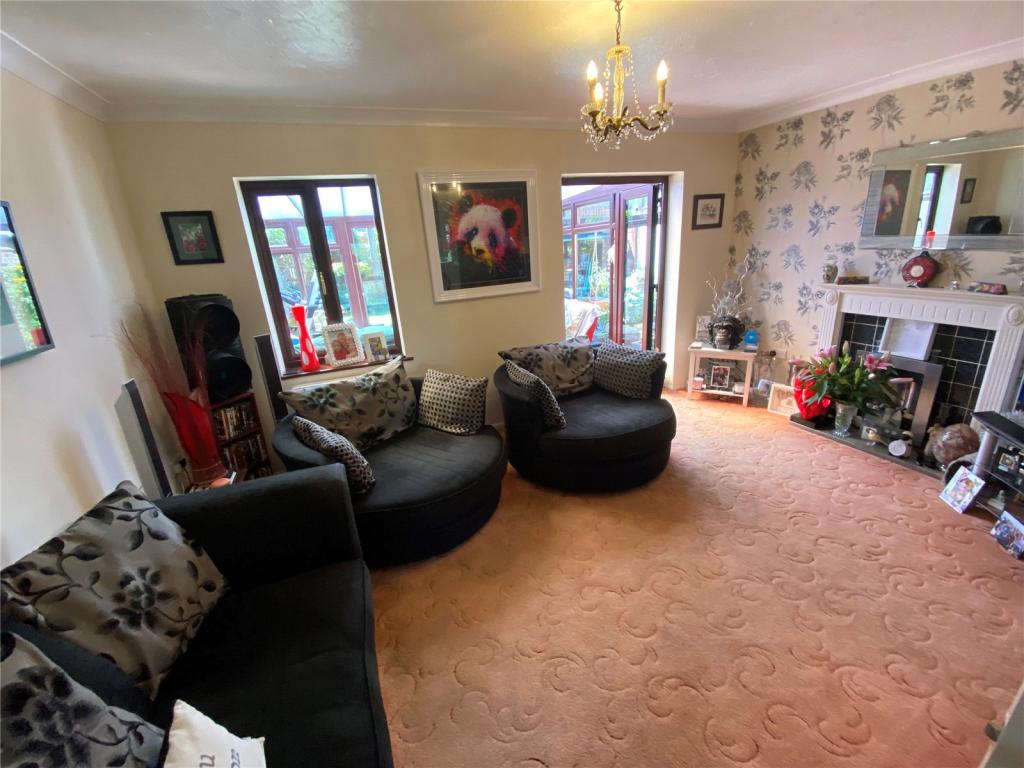 3 bedroom detached house for sale in Kingswell Grove, Ensbury Park