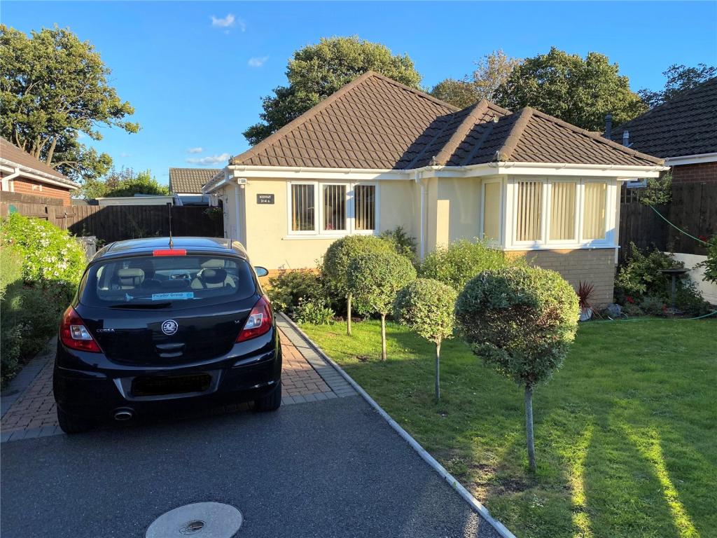 2 bedroom bungalow for sale in Kinson Road, Kinson, Bournemouth, Dorset