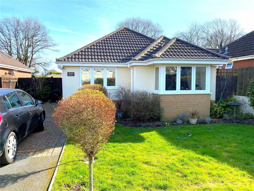 2 bedroom bungalow for sale in Kinson Road, Kinson, Bournemouth, Dorset