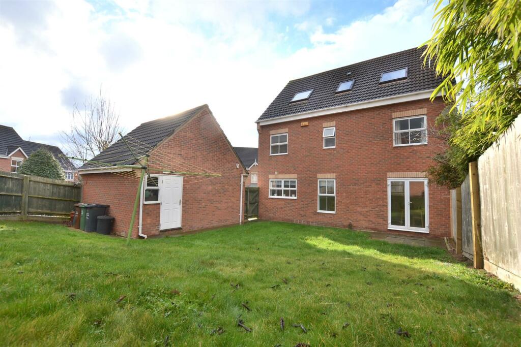 6 bedroom detached house for sale in Saville Drive, Sileby